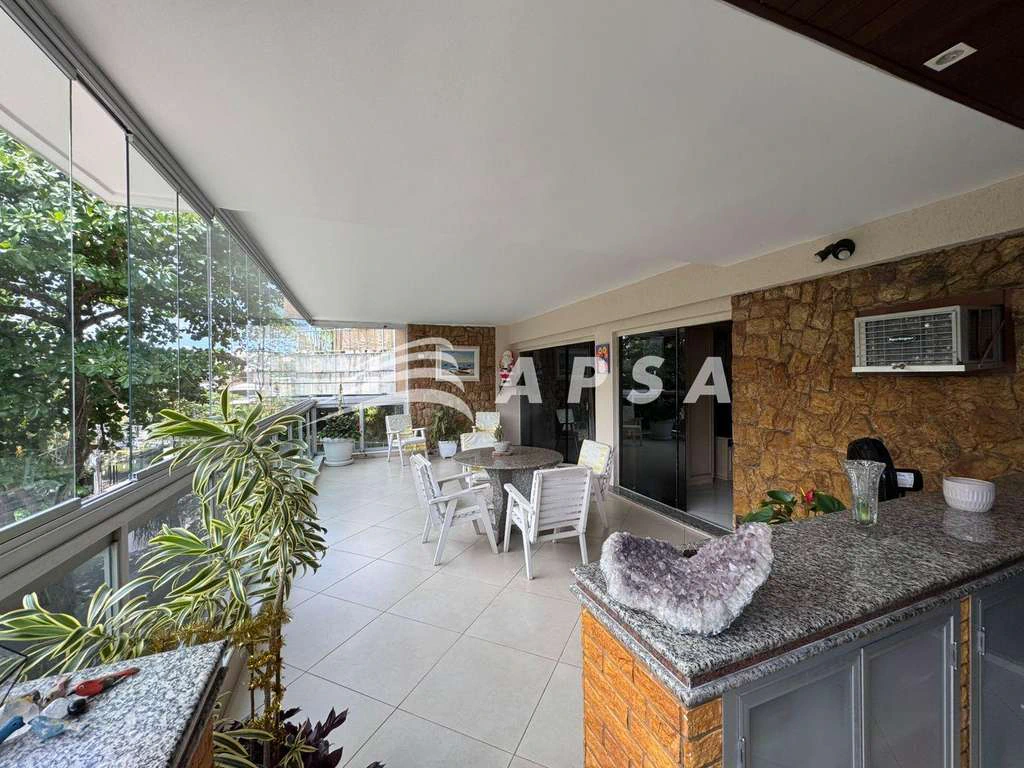 Furnished 208 m² apartment with 3 bedrooms and 2 parking spots — photo 3
