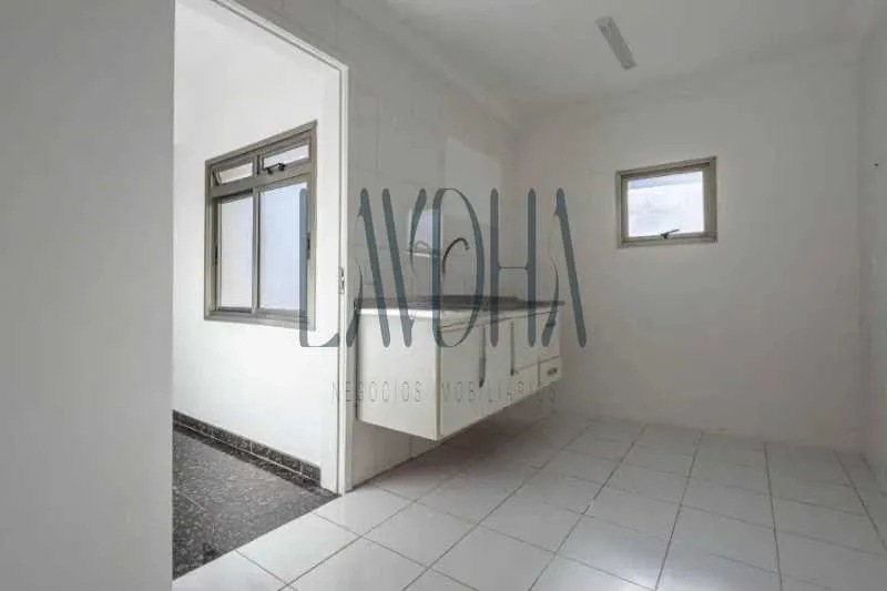 Duplex top-floor apartment with enclosed balcony — photo 17