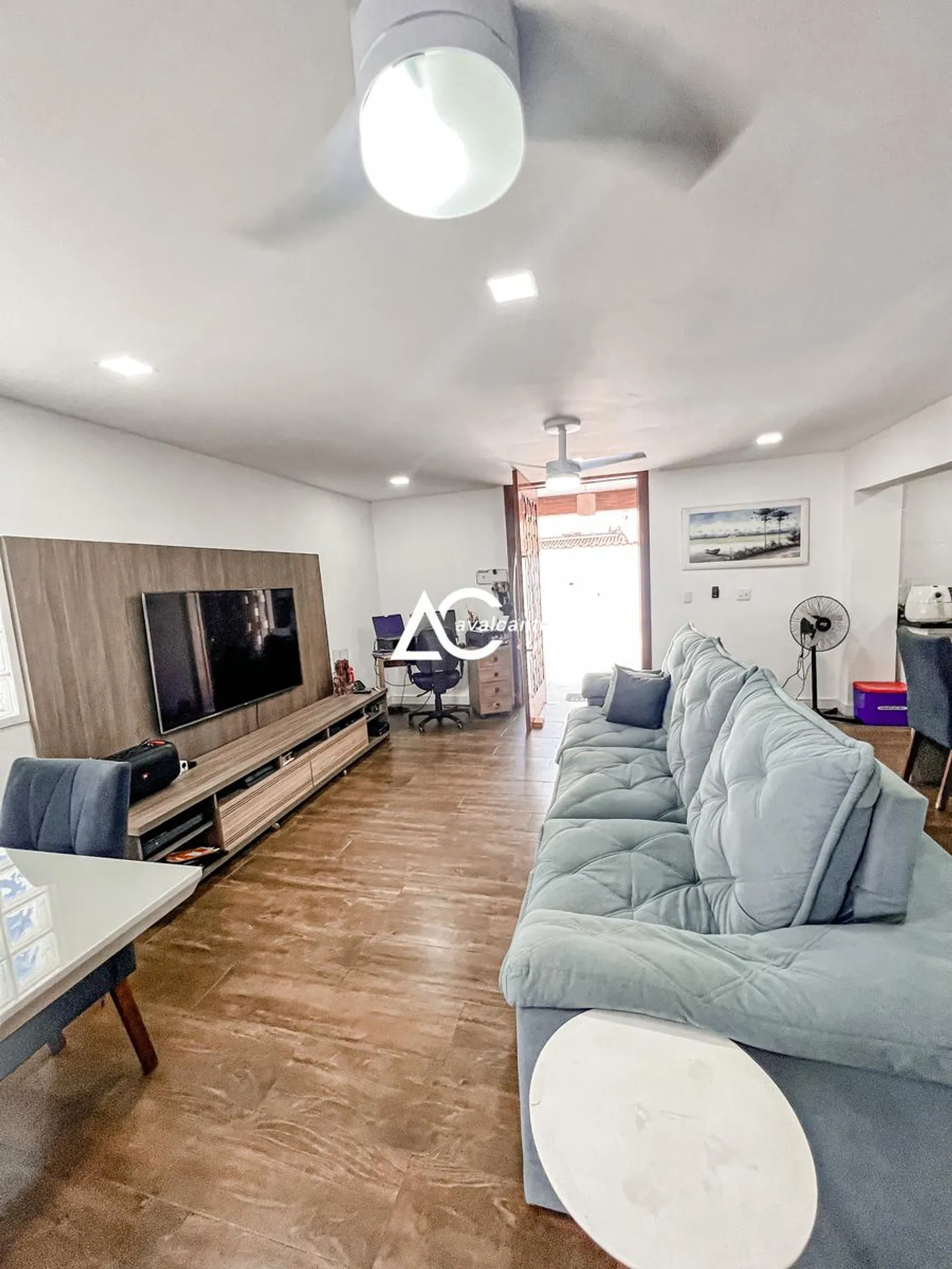 Washing machine in a 3-bedroom house, 360 m² — photo 31