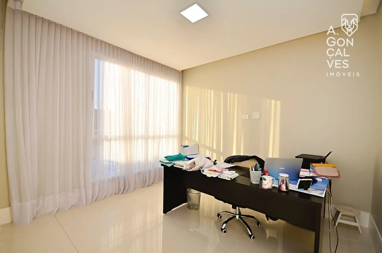 668 m² house with 4 en-suite bedrooms and private garden — photo 24