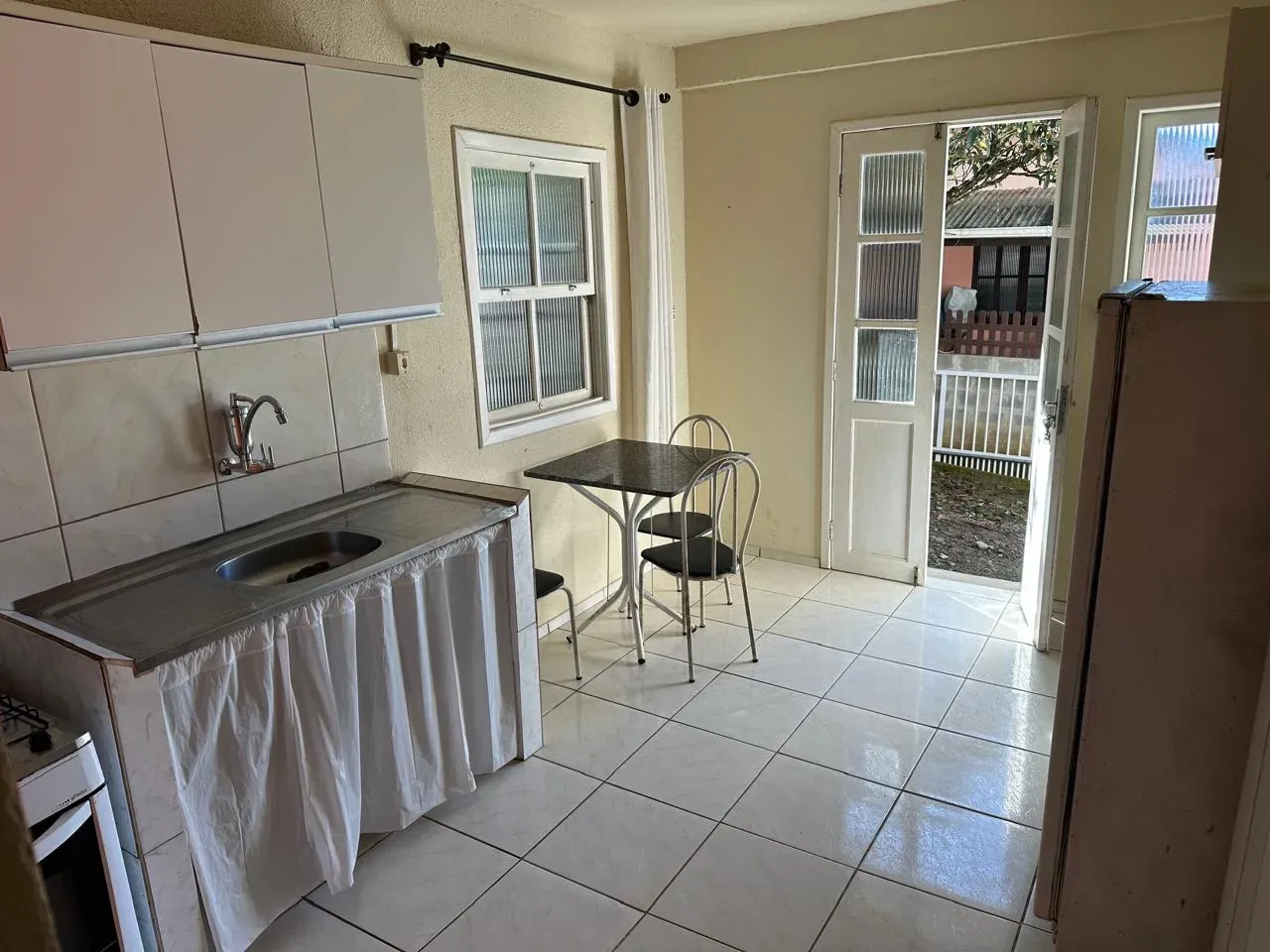 1-bedroom apartment with a closed kitchen and gas stove
