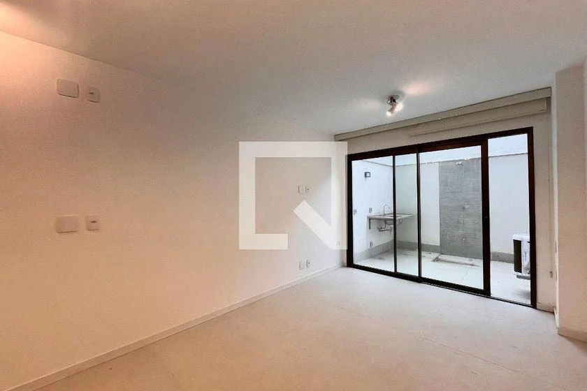 1-bedroom unfurnished apartment with enclosed balcony — photo 4