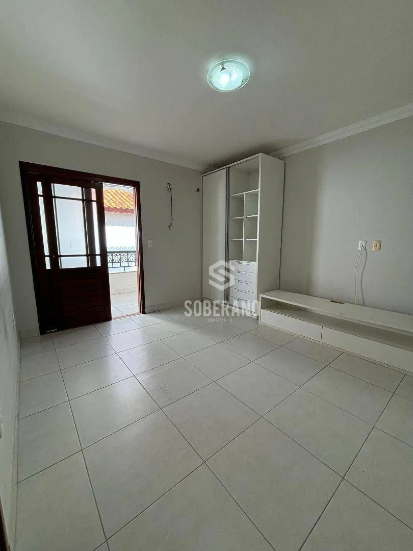 House with 6 bedrooms and 720 m² plus 4 parking — photo 45