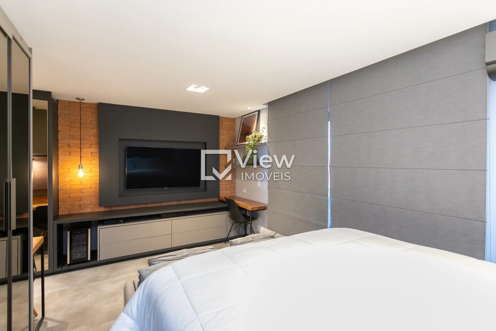 Furnished studio, 35 m², with floor-to-ceiling windows — photo 4