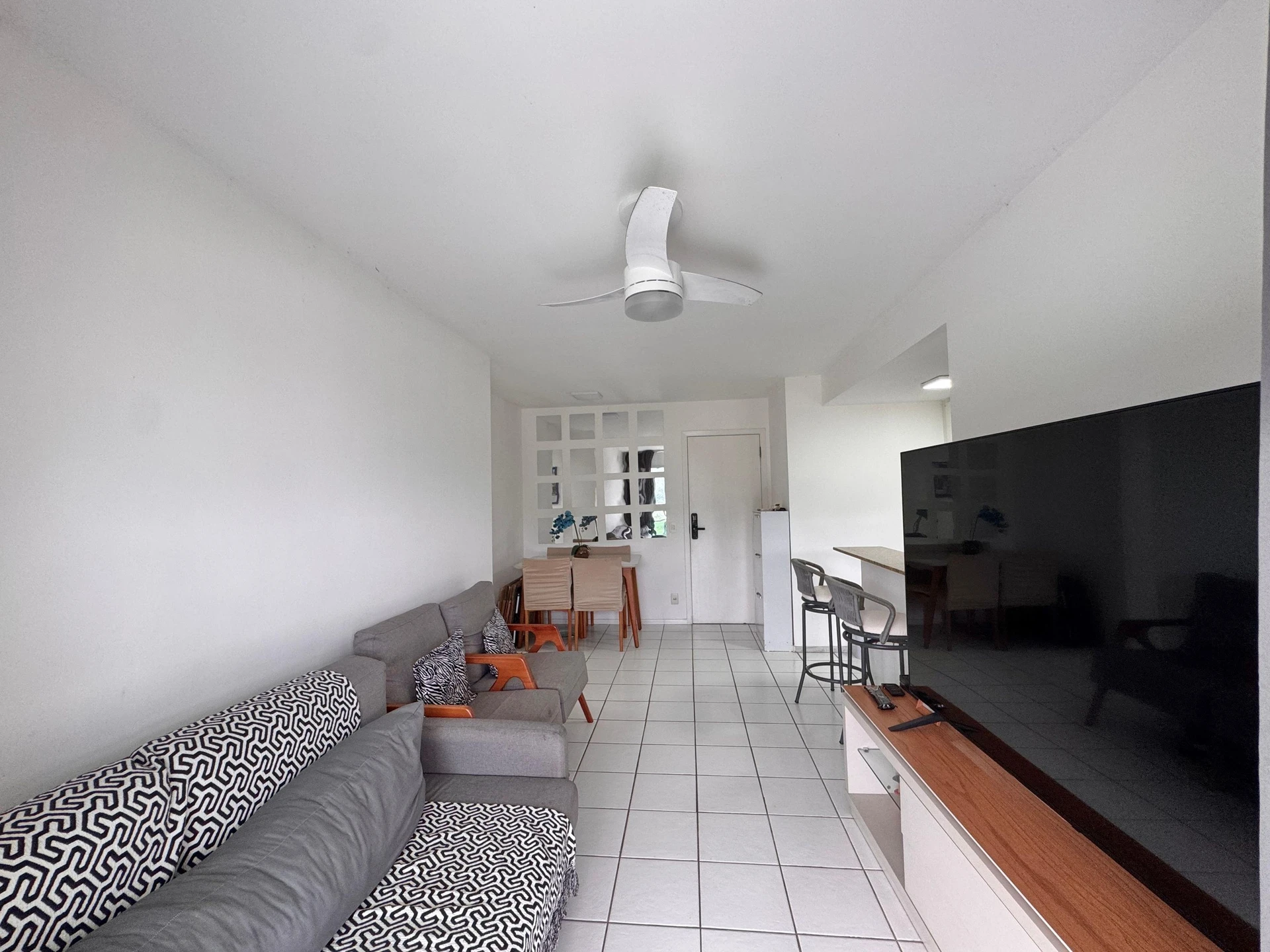 2-bedroom apartment with floor-to-ceiling windows — photo 10