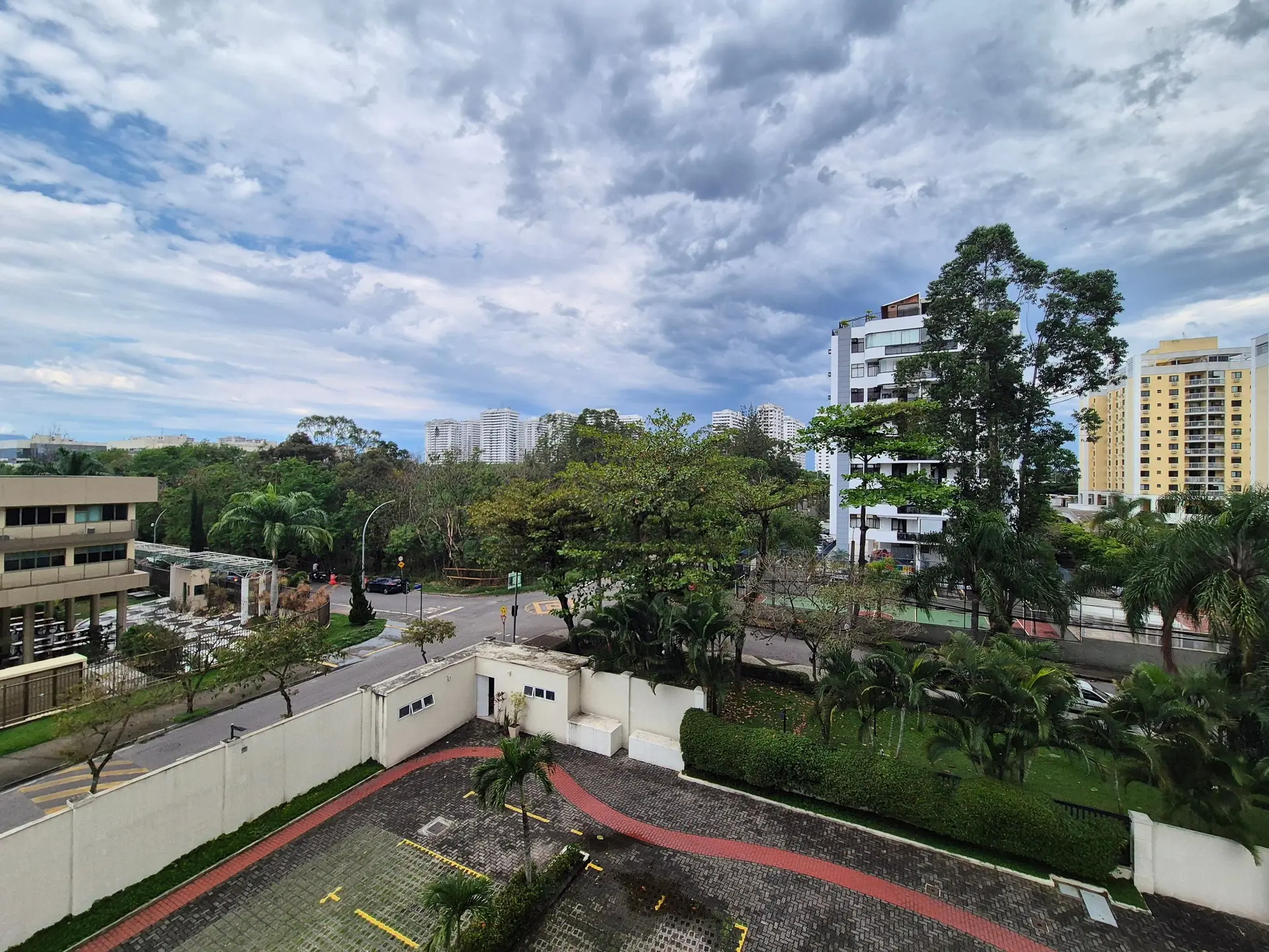 Unfurnished 3-bedroom apartment with balcony and 1 parking — photo 10