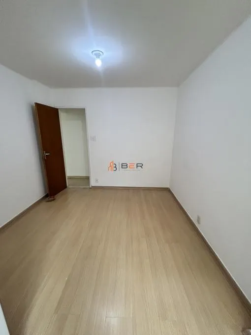 3-bedroom apartment with wood or laminate floors — photo 11