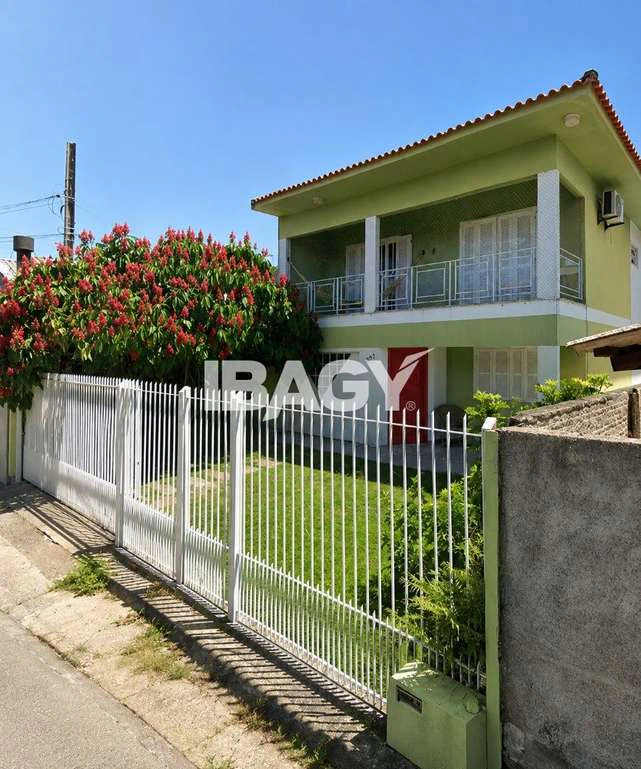 House with 4 bedrooms, 2 en-suites and 220 m² — photo 5