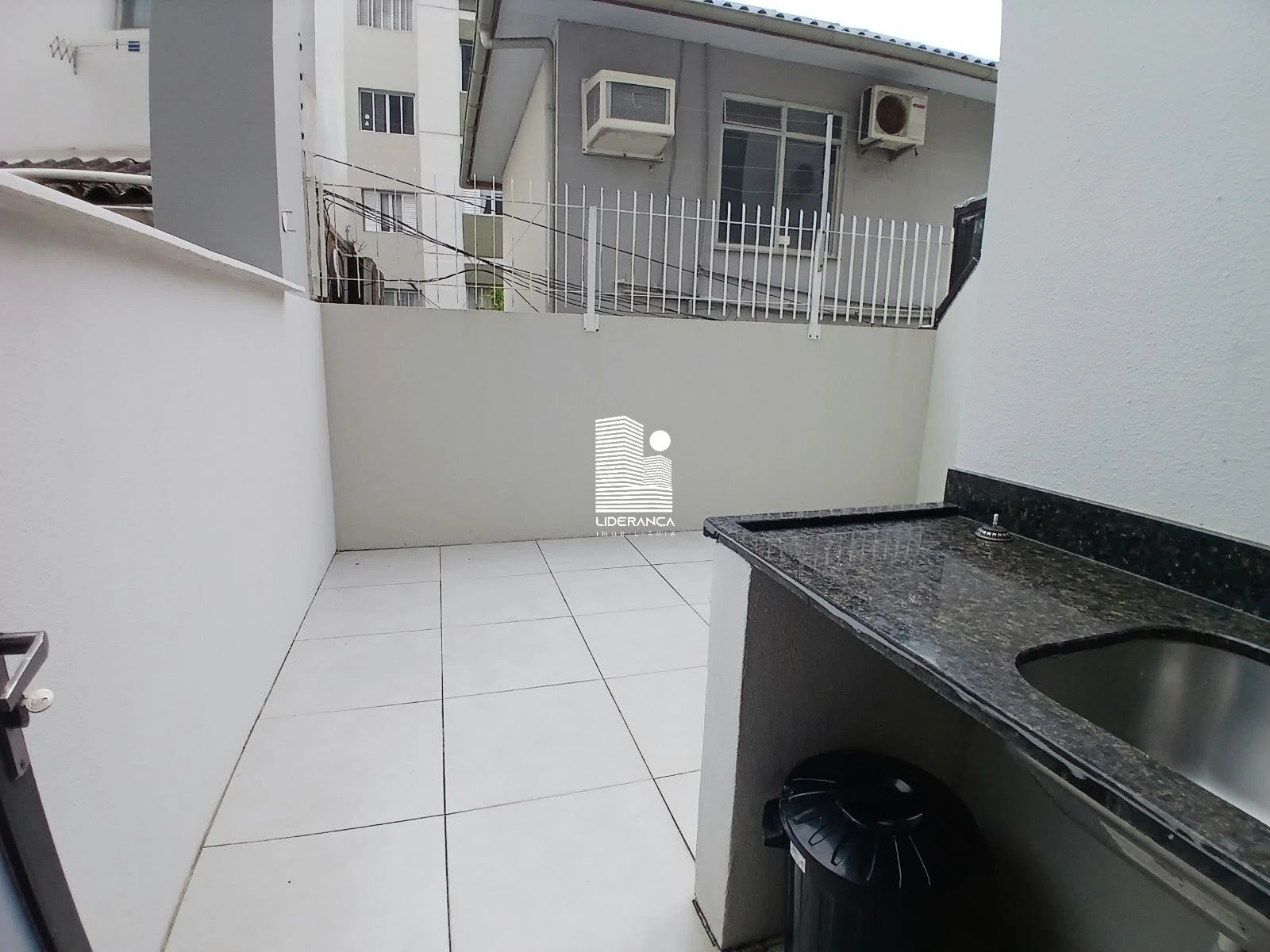 Apartamento com piso de madeira ou laminado, Centro — photo 30