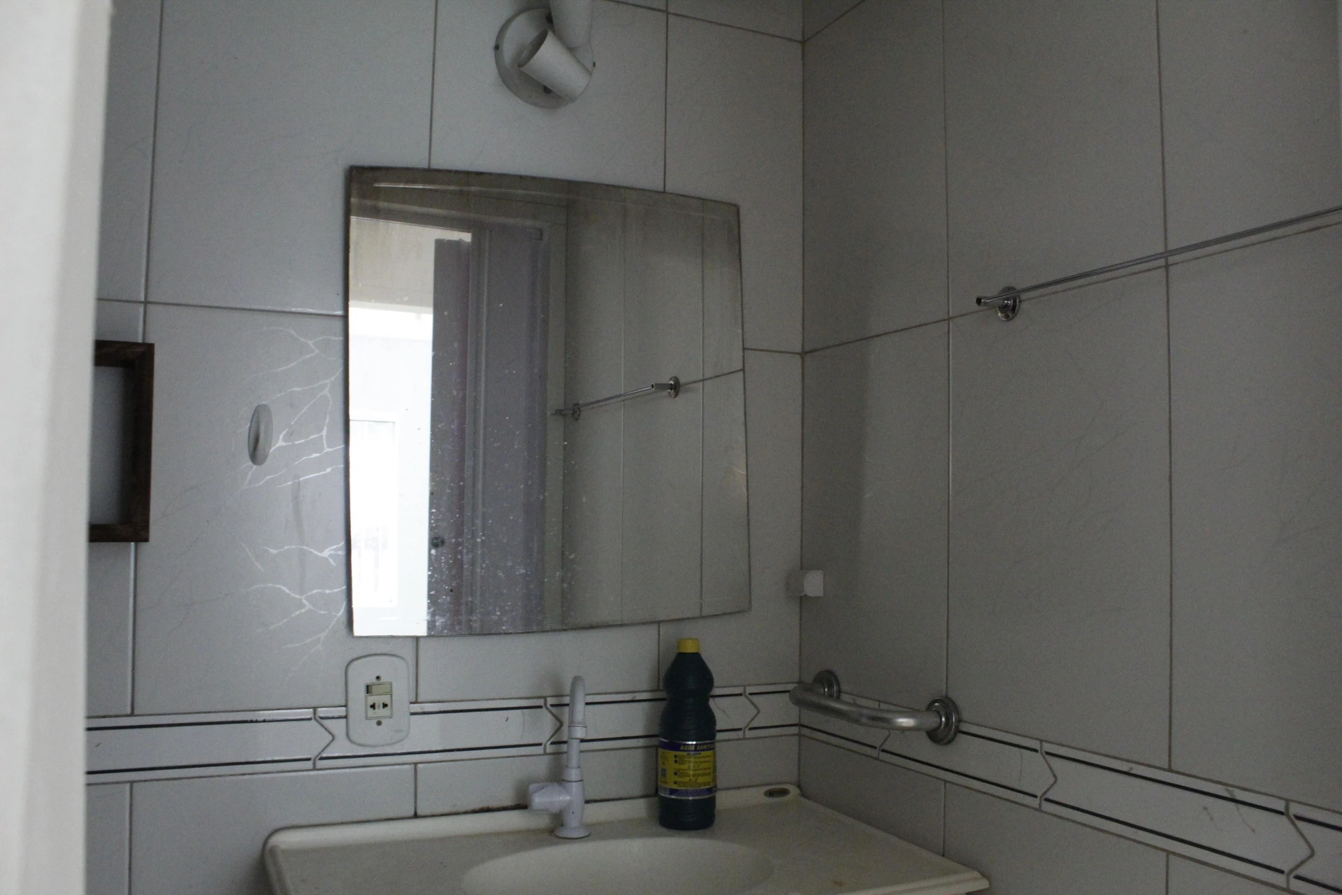 Unfurnished 2-bedroom apartment with a balcony — photo 37