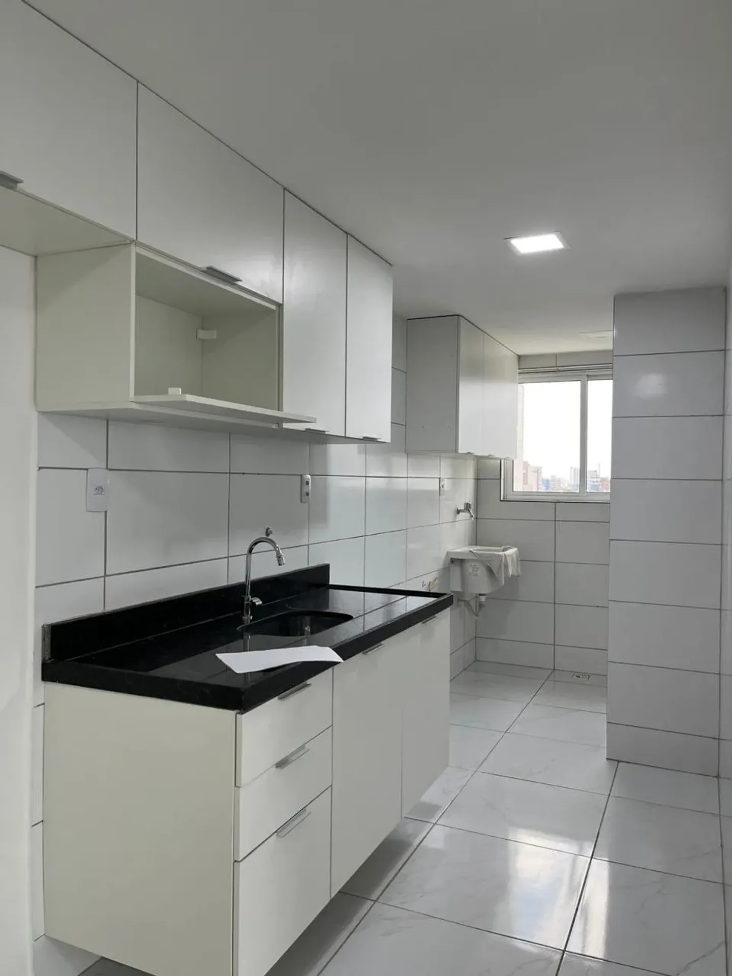 Квартира 83 м² с 3 спальнями и 1 местом в навесе — photo 2