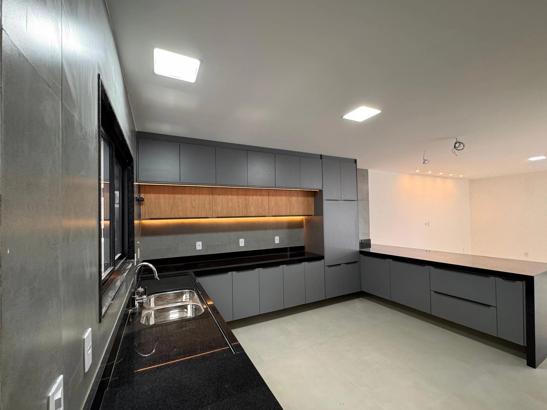 Condo house with 4 en-suite bedrooms and private yard — photo 32