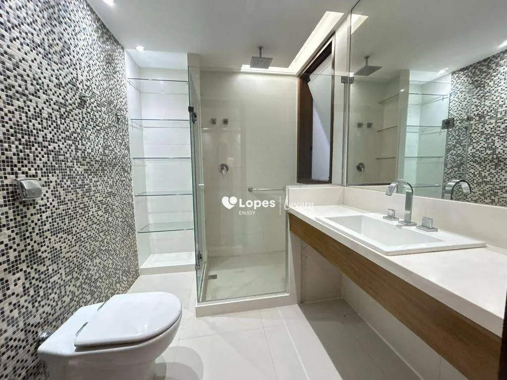 House with 5 en-suite bedrooms and an open gas kitchen — photo 30