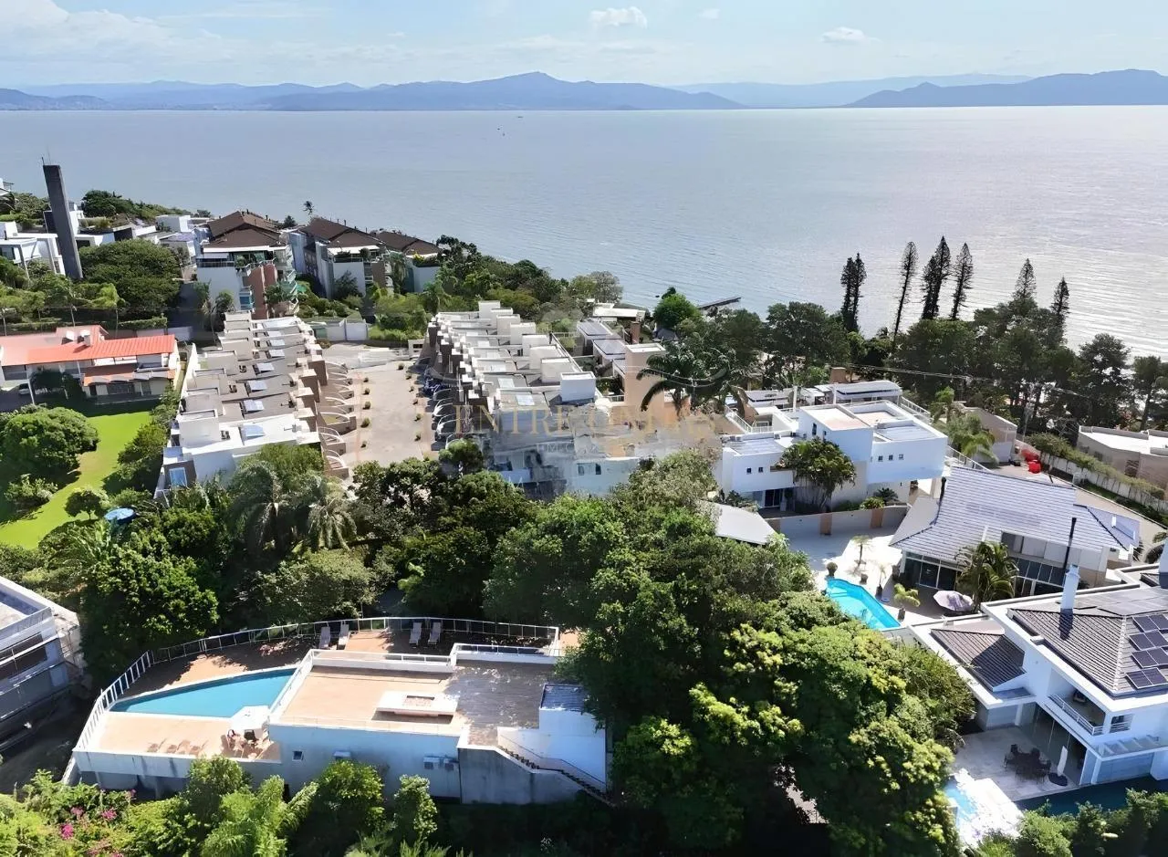Water view in a 4-bedroom house, 263 m² — photo 4