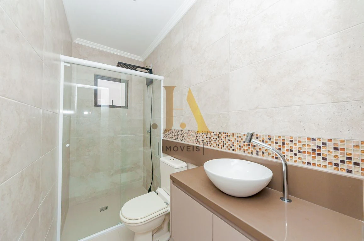 Furnished apartment, 210 m², with a glass-enclosed balcony — photo 4