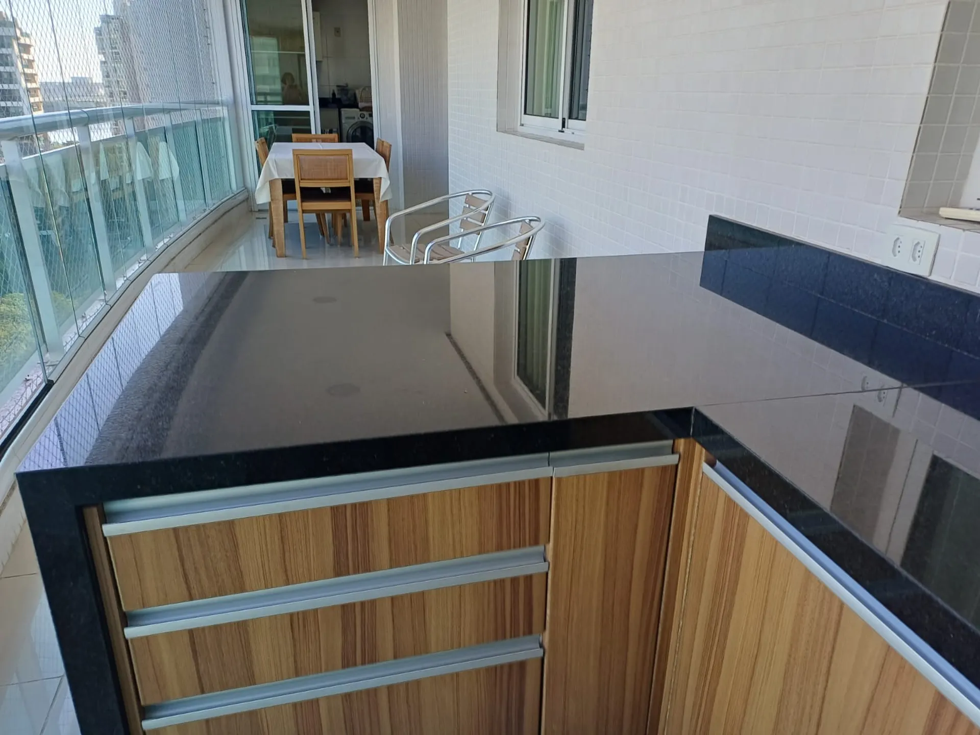 Furnished 3-bedroom apartment with open-plan kitchen — photo 5