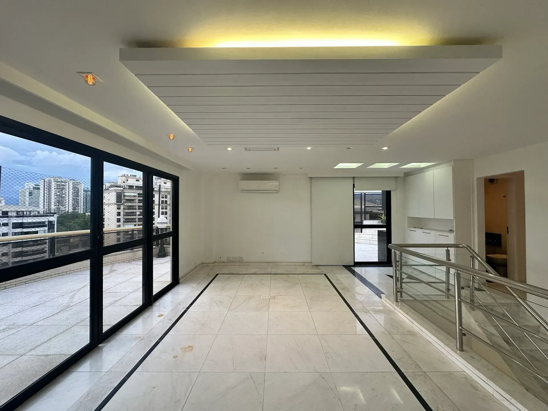 Apartamento sin muebles con 3 dormitorios y se aceptan mascotas — photo 39
