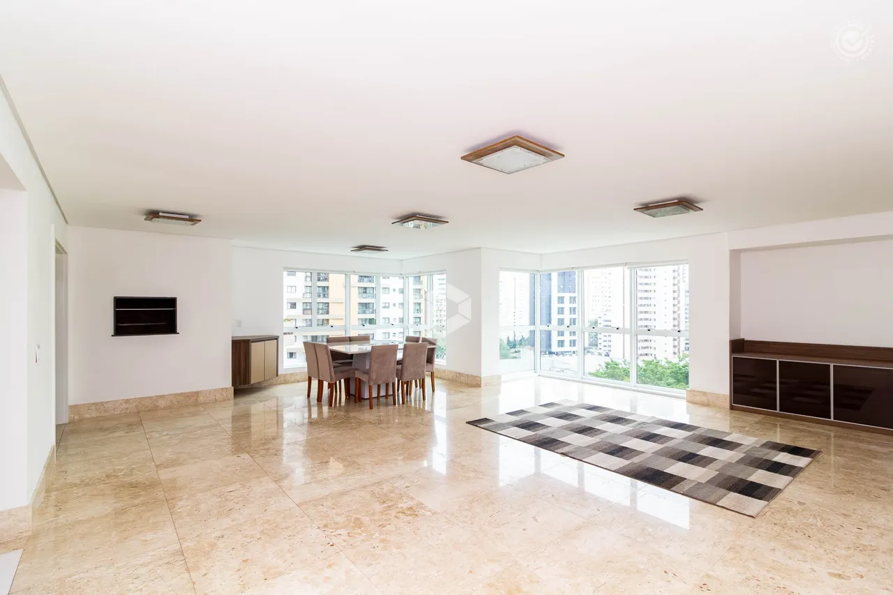 3 en-suite bedroom apartment with 3 parking spots 426 m² — photo 2