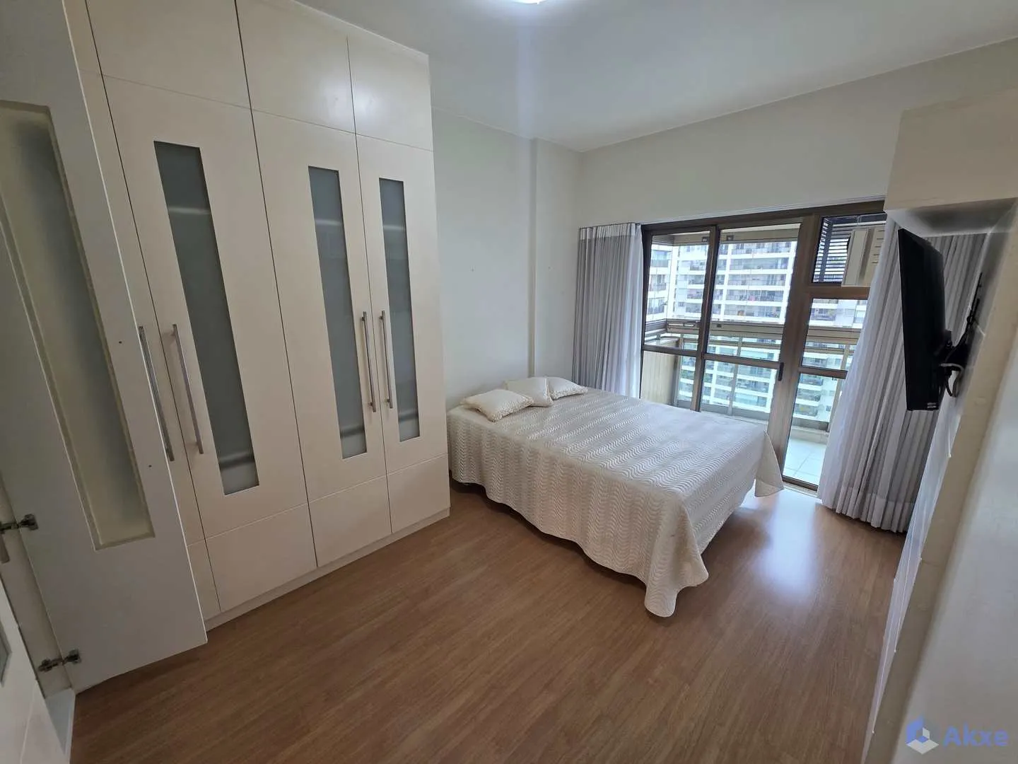 2-bedroom apartment with an enclosed glass balcony — photo 24