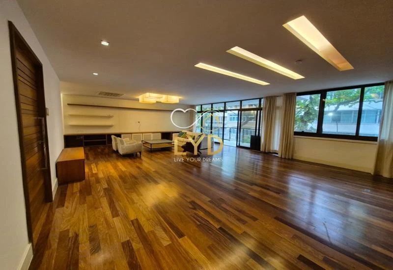 Apartment, 261 m², with a walk-in closet