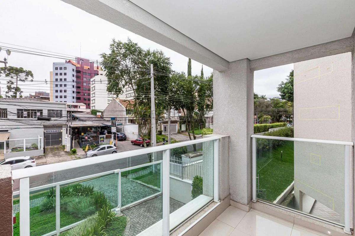 One-bedroom apartment in a building with a pool — photo 40