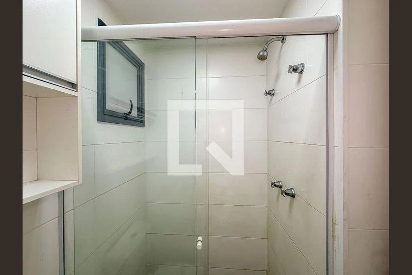 One-bedroom apartment in a building with a gym — photo 2