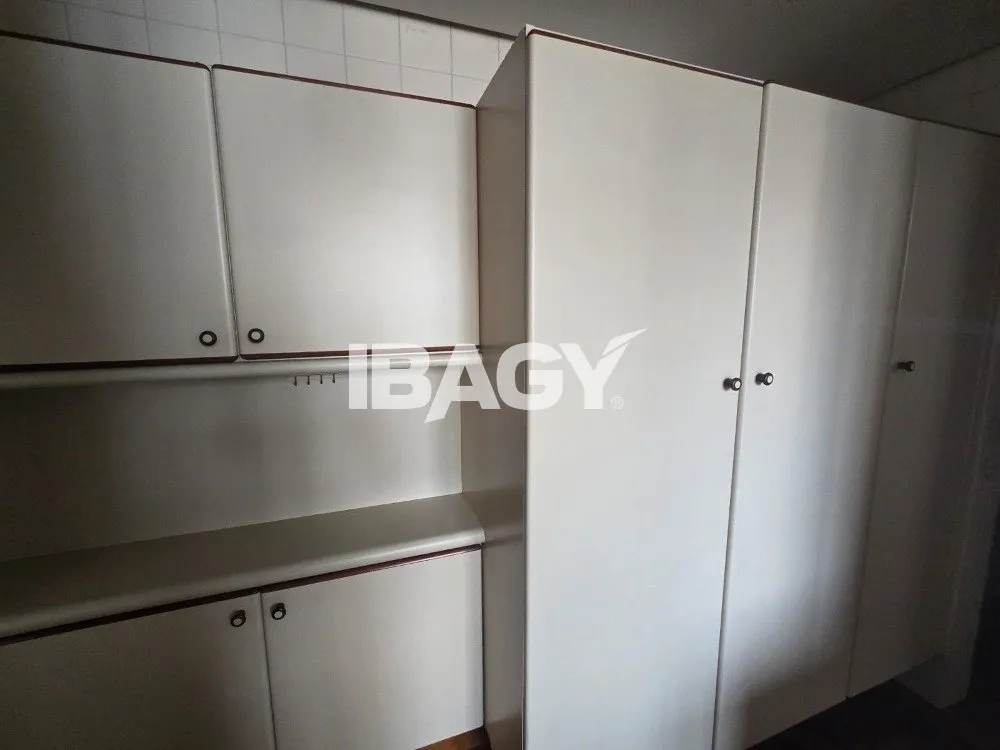 Furnished 512 m² apartment with a enclosed balcony — photo 46
