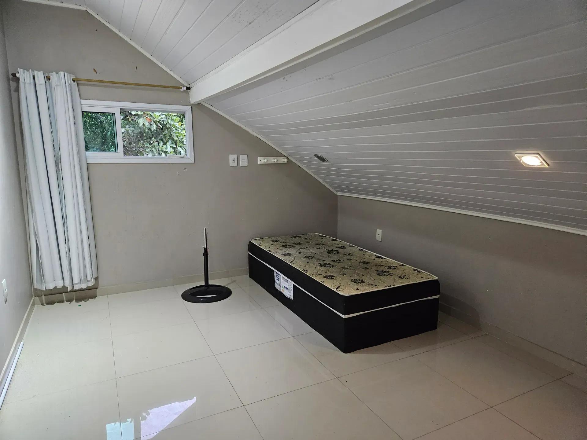 6 quartos e janelas do piso ao teto: casa de 504 m² — photo 49