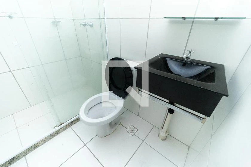 2-bedroom apartment in a building with a gym — photo 9