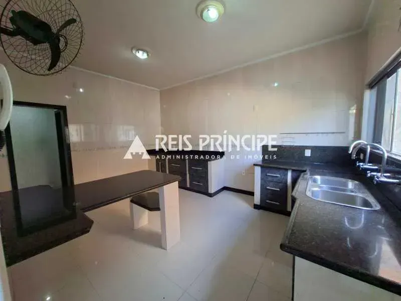 Casa com 5 quartos e 5 banheiros, 364 m² com garagem — photo 2
