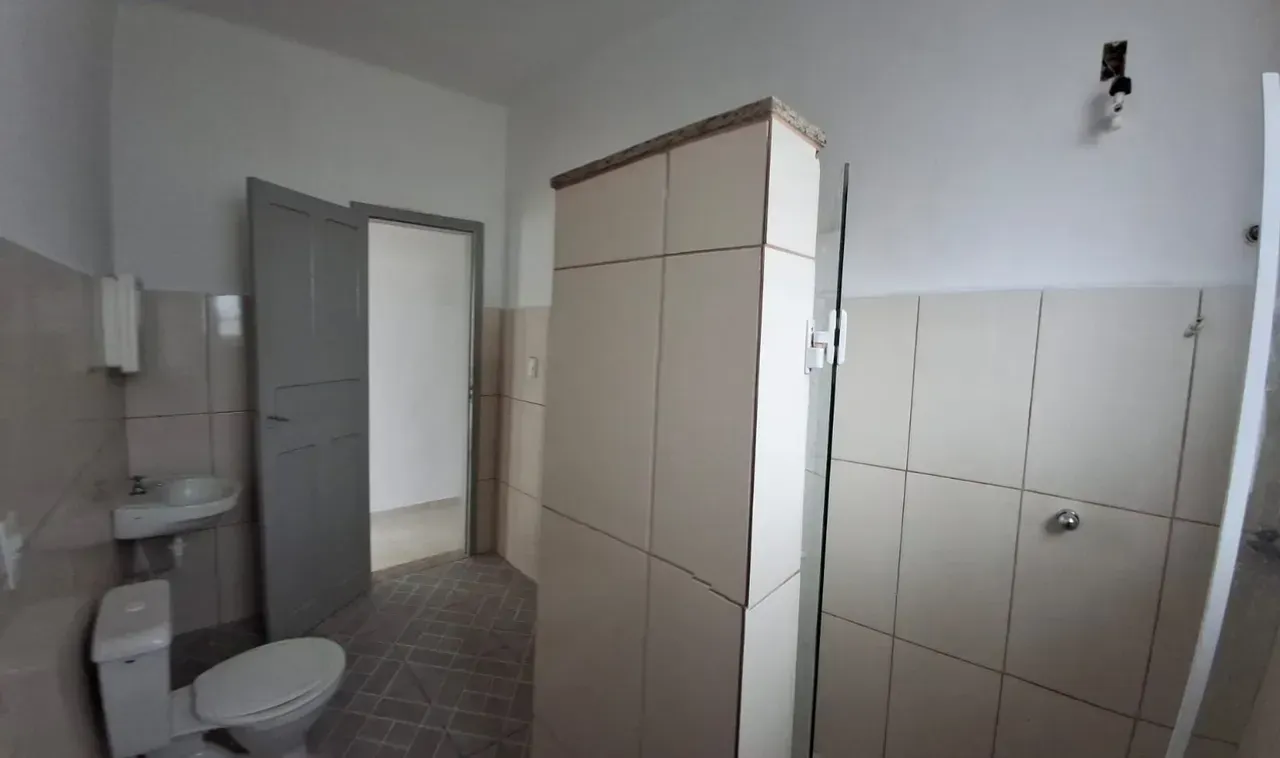 2-bedroom apartment with 1 bathroom, no parking — photo 9