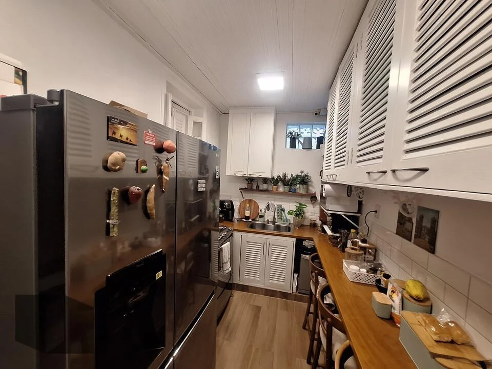 259 m² house with 5 bedrooms and a balcony grill — photo 30