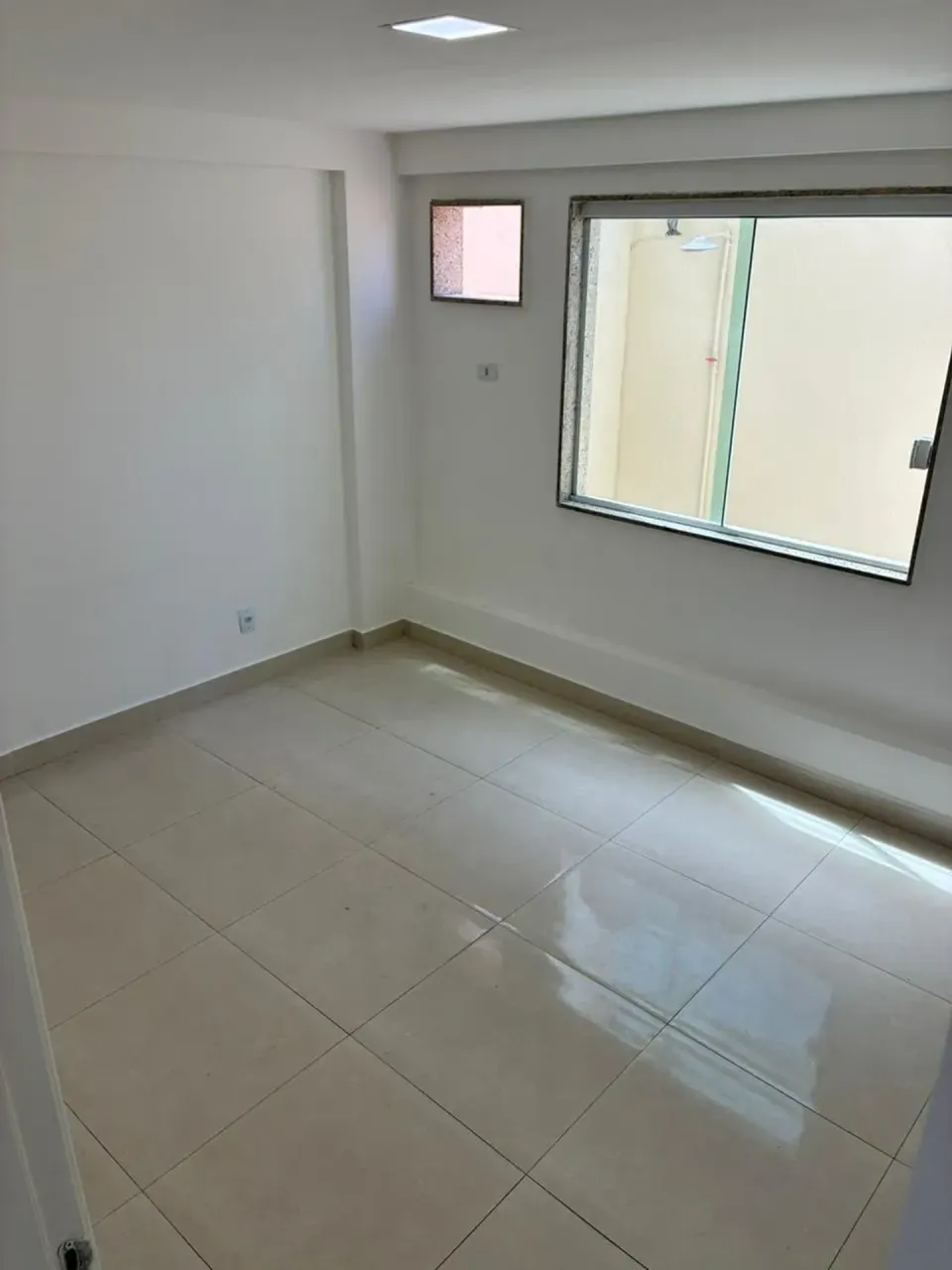 1-bedroom apartment with open-plan kitchen and balcony — photo 4