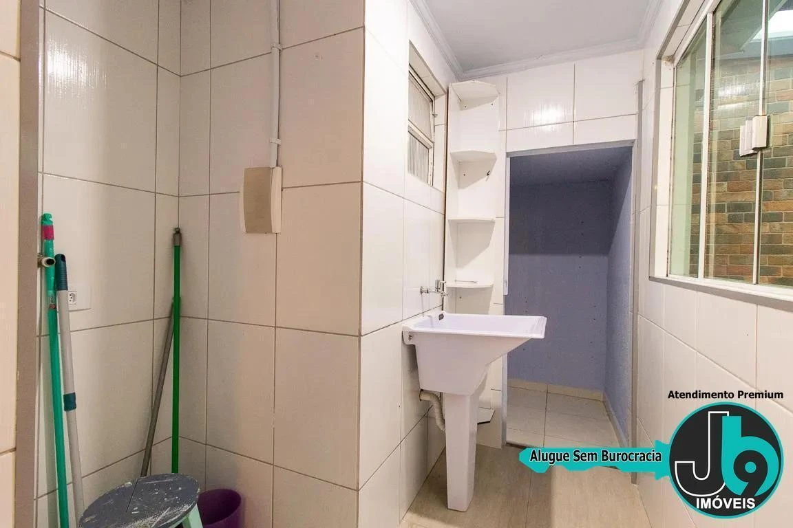 212 m² house with a home office and a glass-enclosed balcony — photo 32
