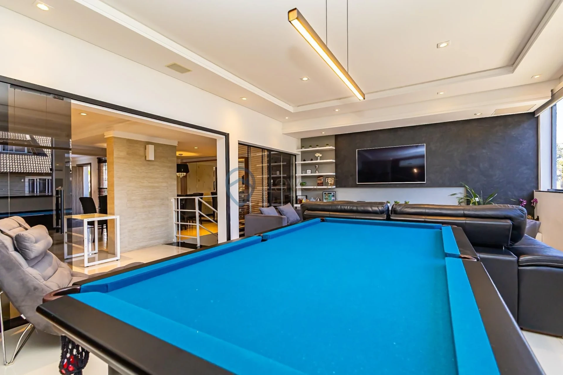 Рабочее место и 4 спальни: дом 381 м² — photo 8