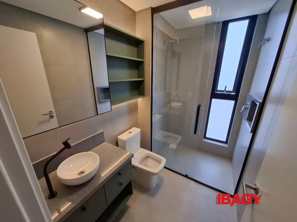 Furnished studio with a glass-enclosed balcony — photo 102
