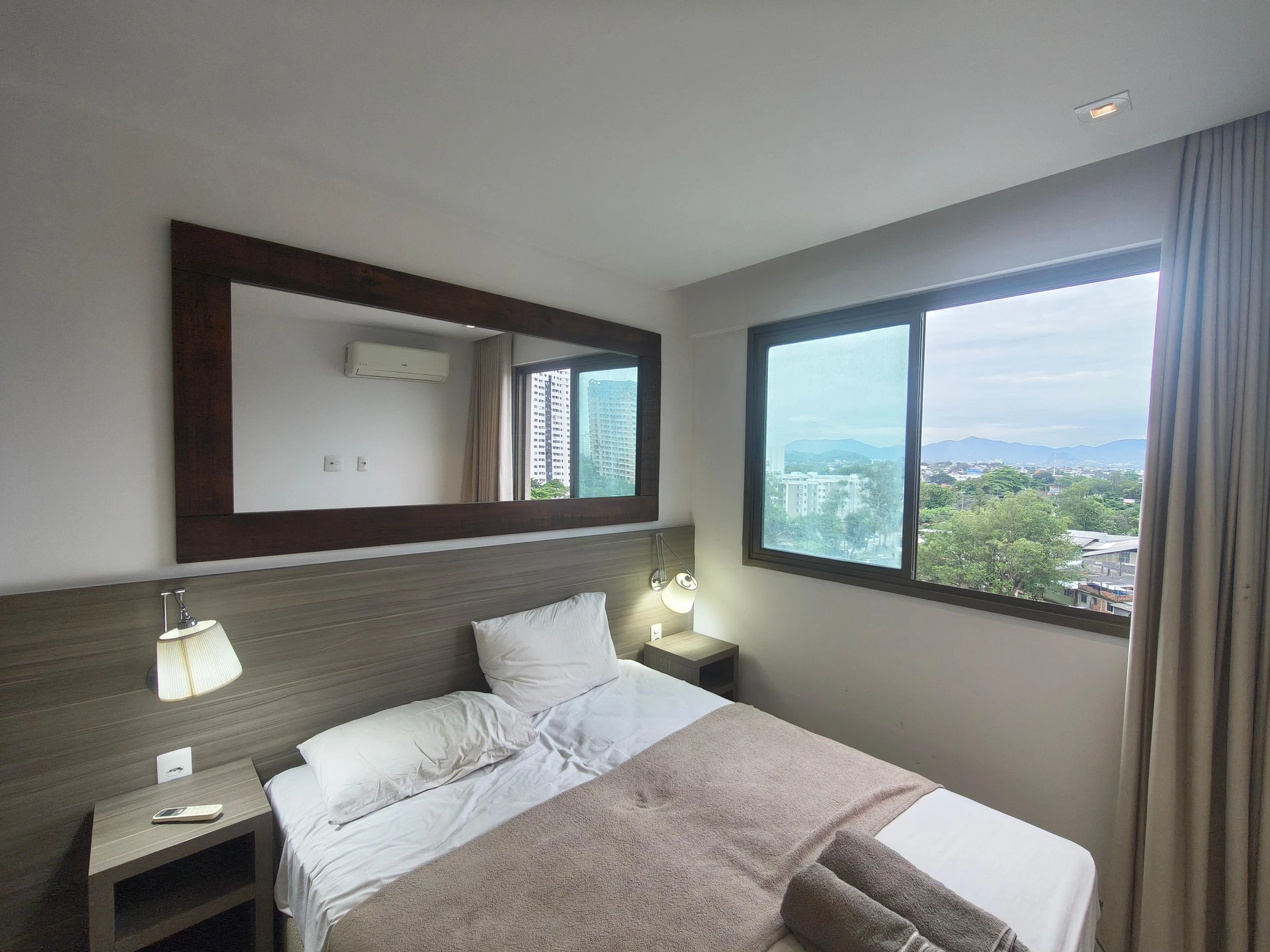 One-bedroom apartment with a mountain view in Rio de Janeiro — photo 14