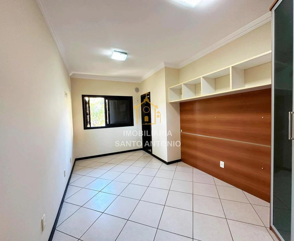 Ванна та 4 спальні: будинок 377 м² — photo 8