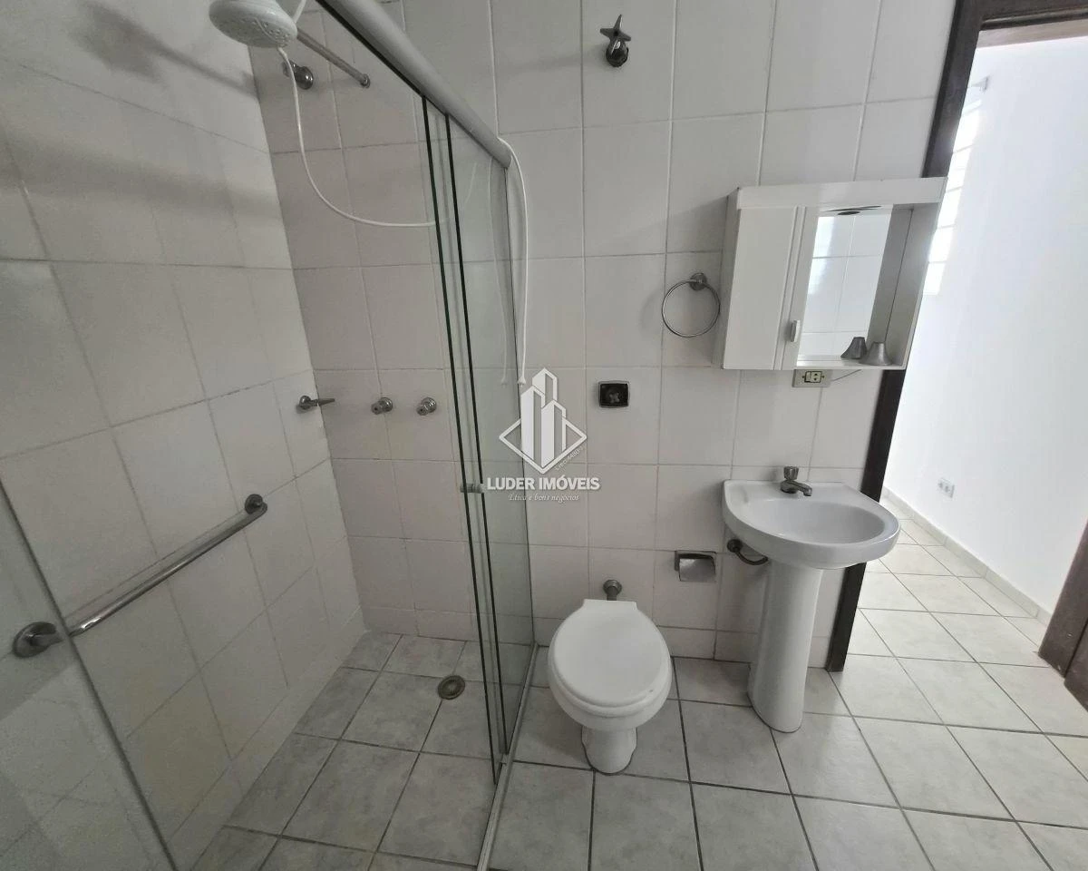 4-bedroom house with a garden in Curitiba — photo 32