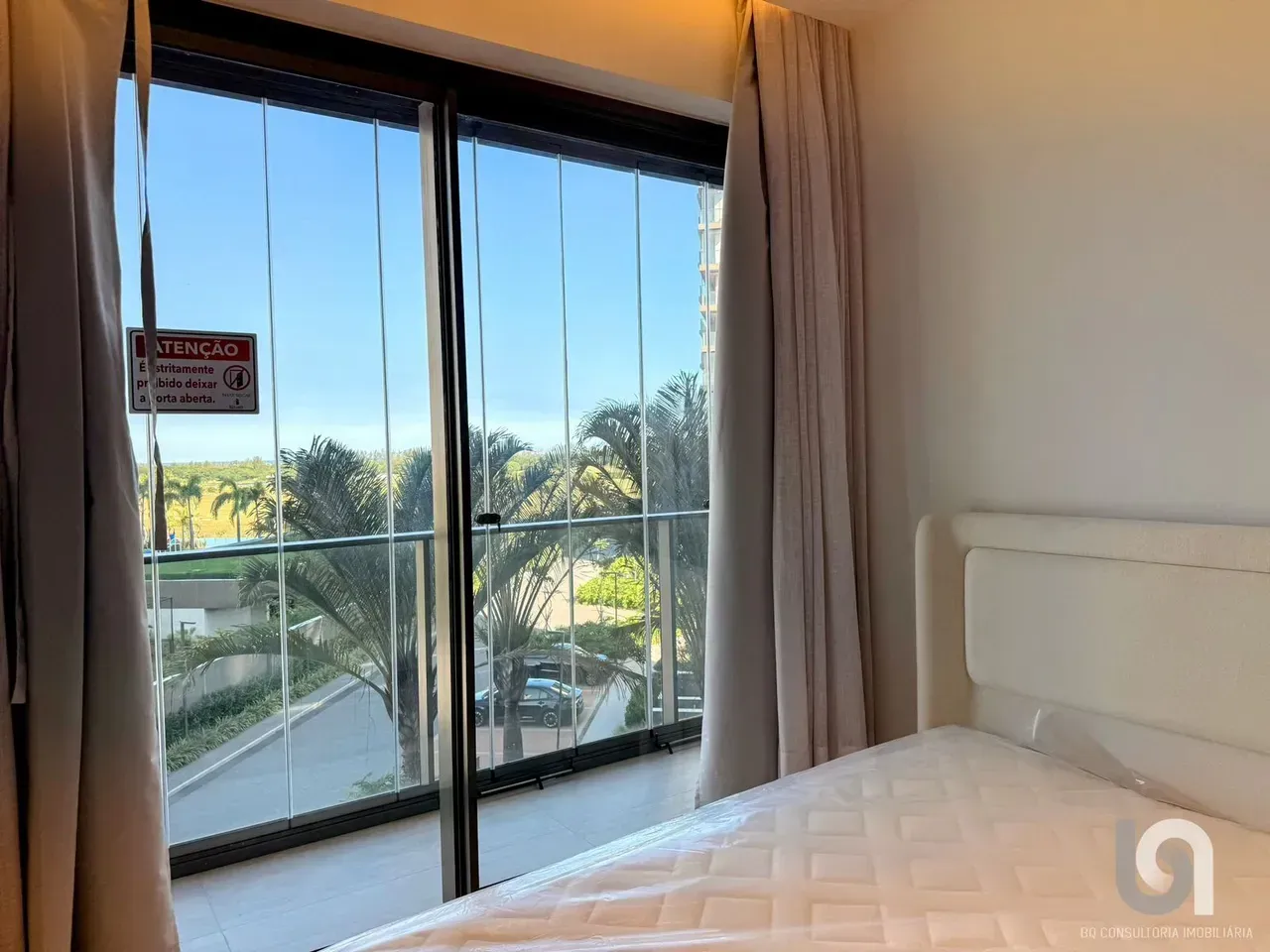 Apartamento com 4 dormitórios e 5 banheiros, 231 m² — photo 16