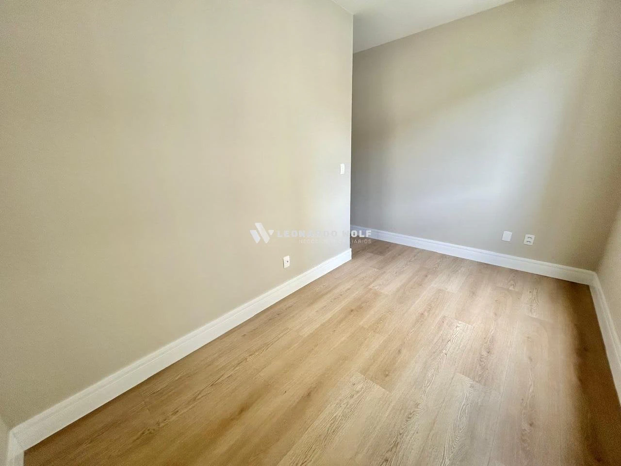2-bedroom apartment with a washing machine in Florianópolis — photo 14