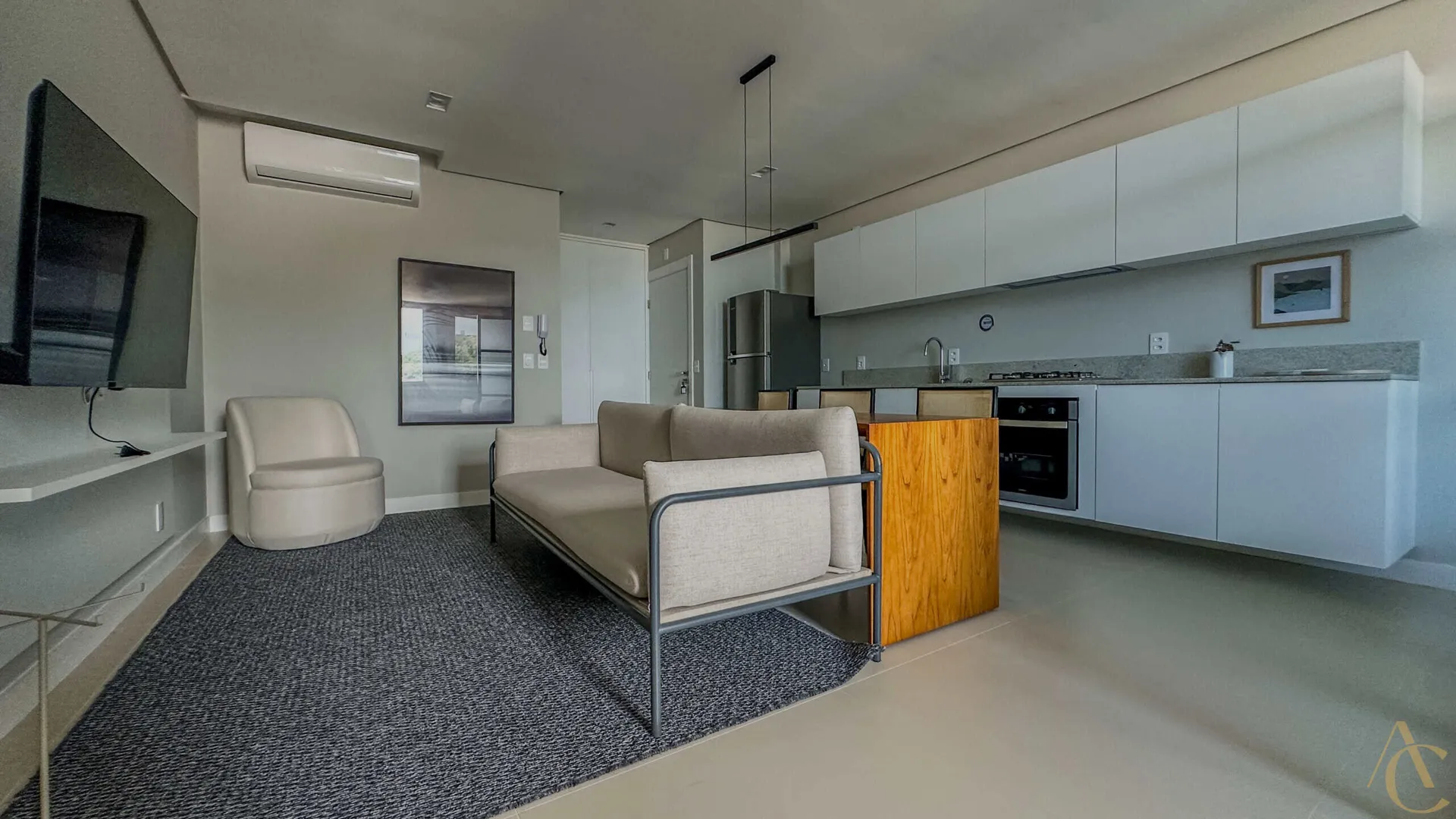 Furnished studio 73 m² with open-plan kitchen and parking