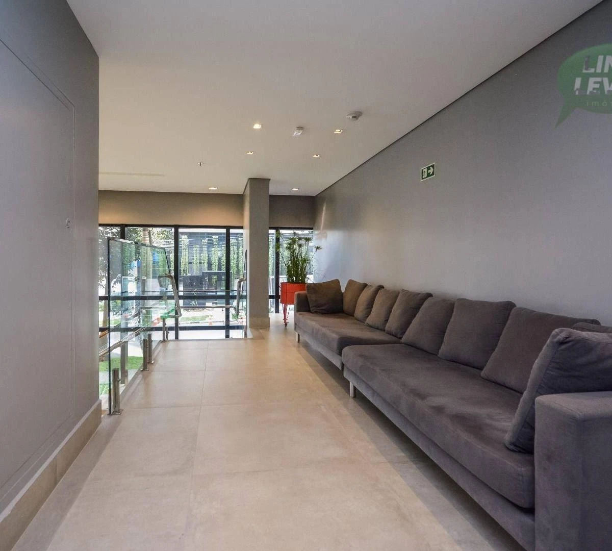 One-bedroom apartment in a building with a coworking space — photo 48