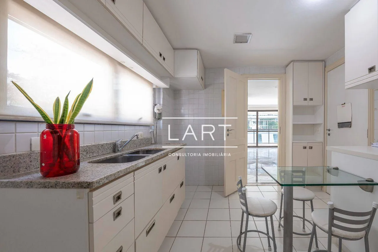 Apartamento com 3 quartos e armários embutidos — photo 10