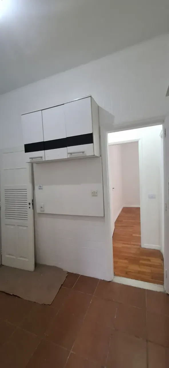Wood or laminate floors in a 2-bedroom apartment, 68 m² — photo 17