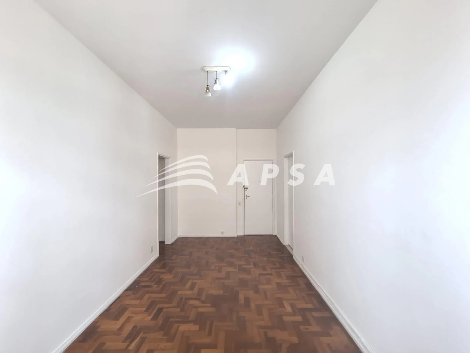 Wood or laminate floors in a one-bedroom apartment, 53 m² — photo 7