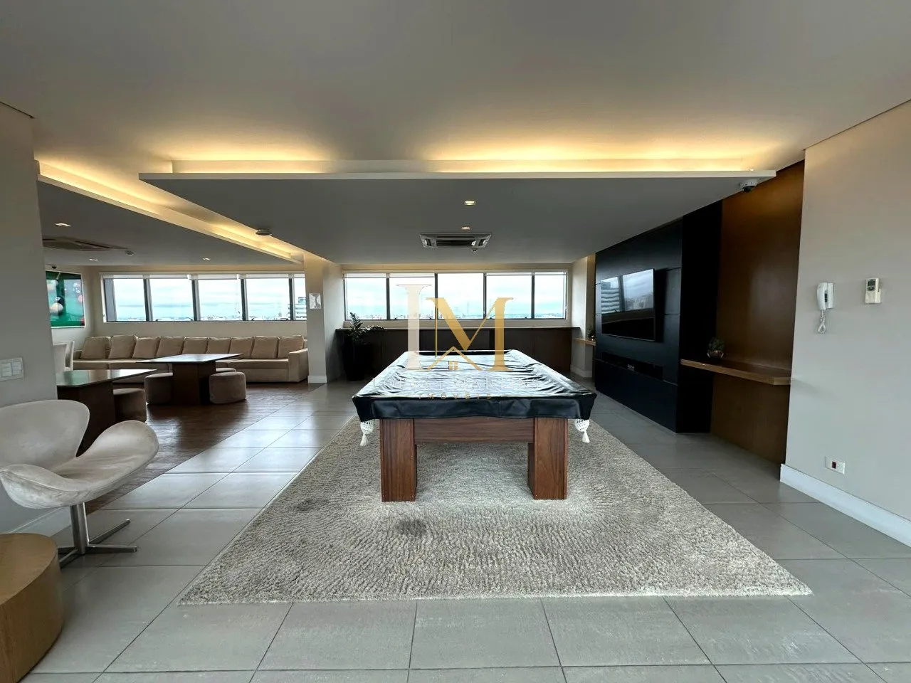 One-bedroom apartment in a building with a gym — photo 40