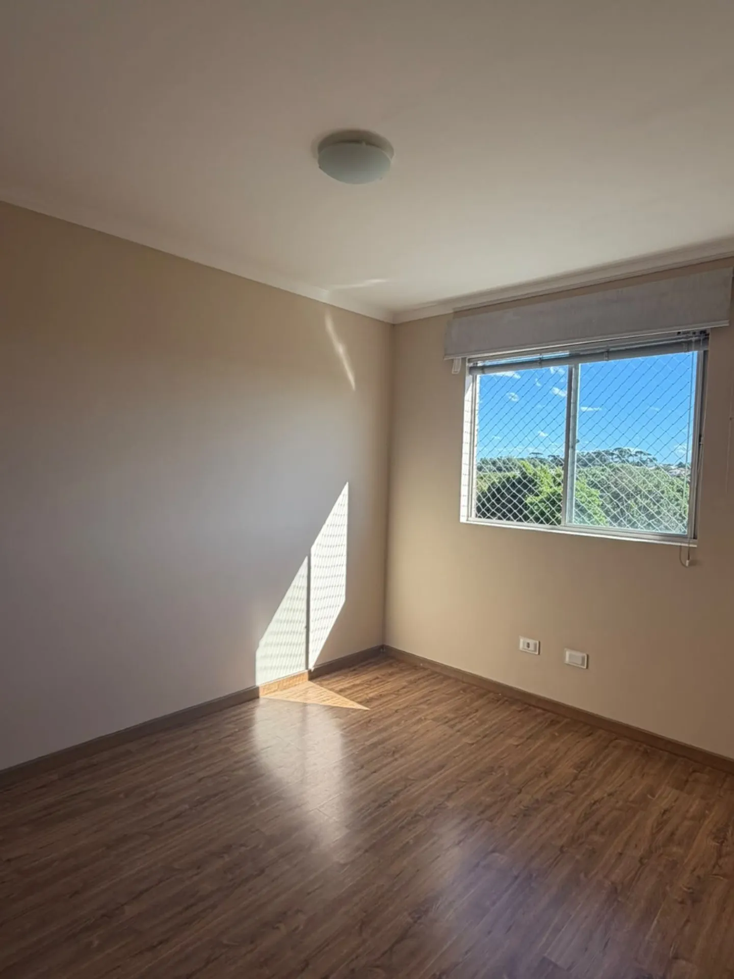 Wood or laminate floors in a 3-bedroom apartment, 65 m² — photo 7