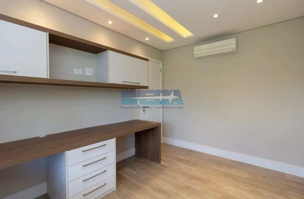 Apartamento com 4 quartos e varanda de vidro fechada — photo 18