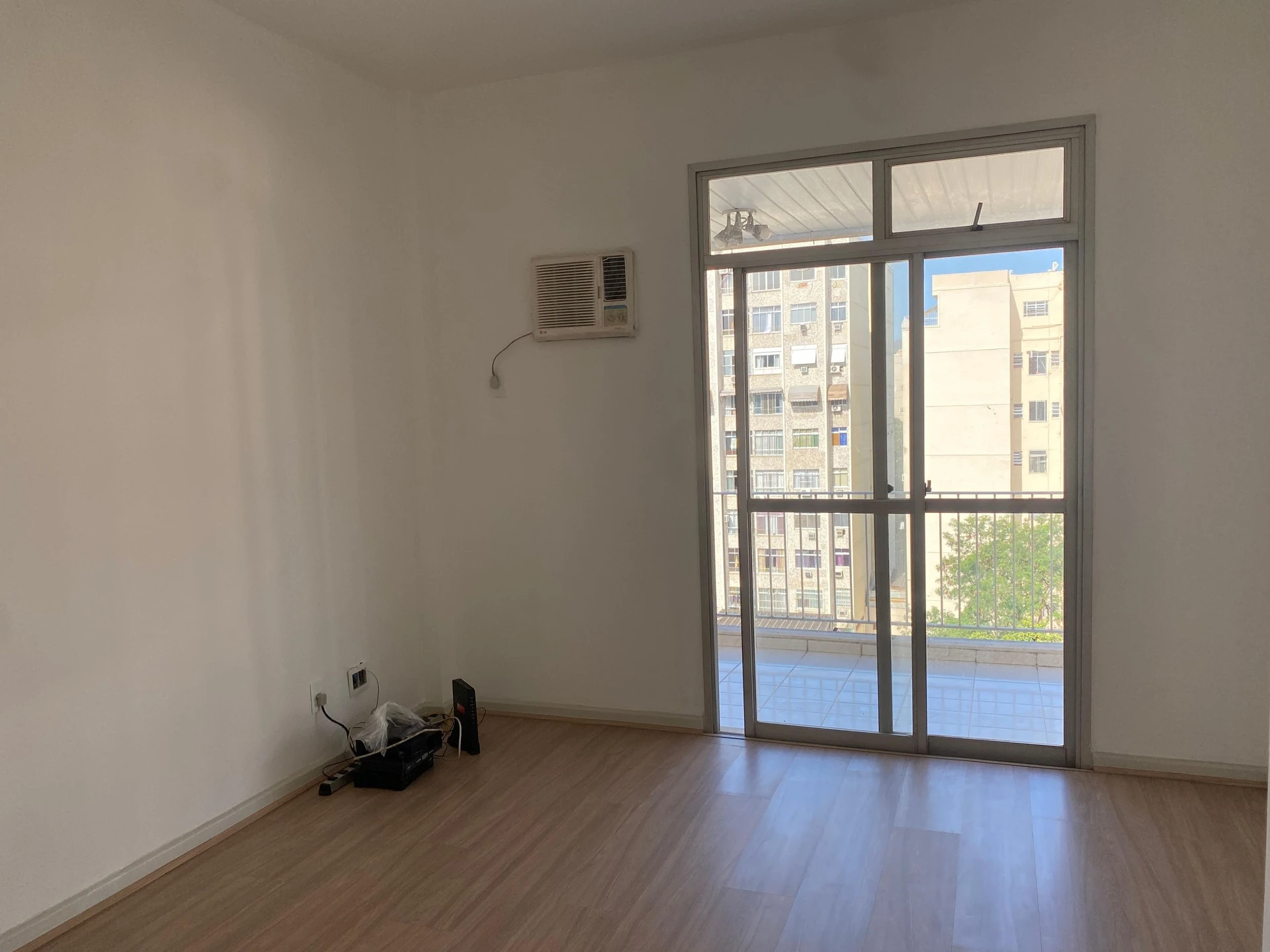 Apartment with 3 bedrooms and built-in wardrobes — photo 45
